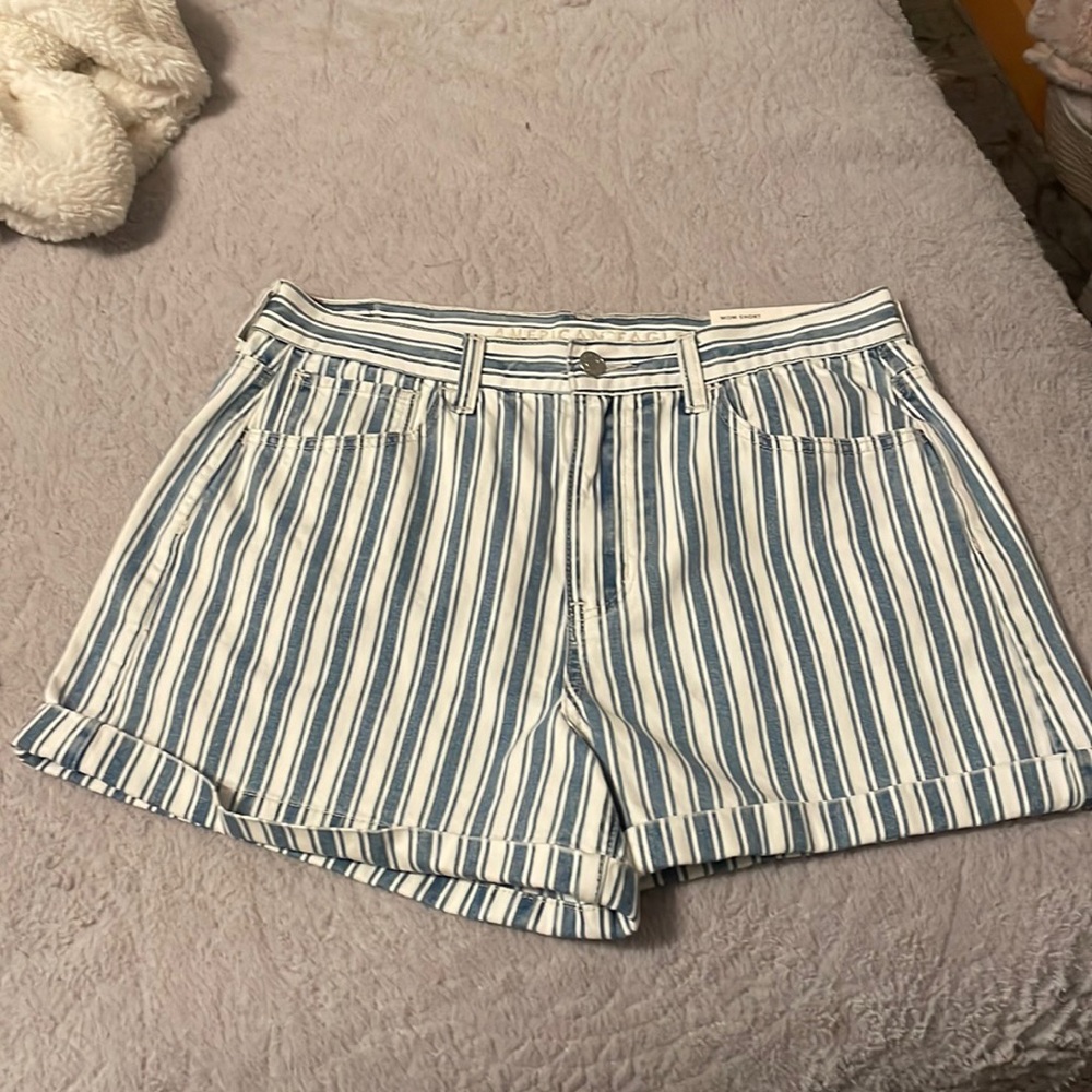 NWT AMERICAN EAGLE MOM SHORTS
